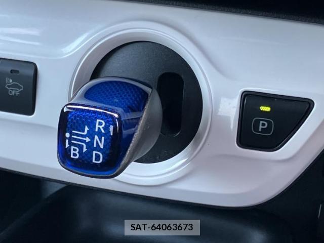Toyota PRIUS 2018-05 7913179-15