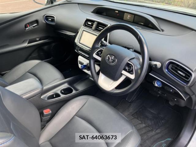 Toyota PRIUS 2018-05 7913179-3