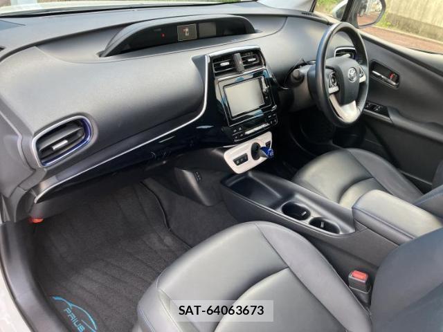Toyota PRIUS 2018-05 7913179-5
