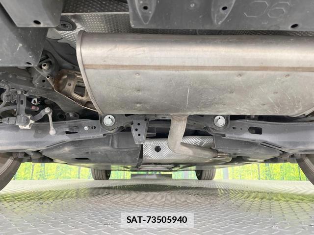 Toyota PRIUS 2022-07 7913779-18