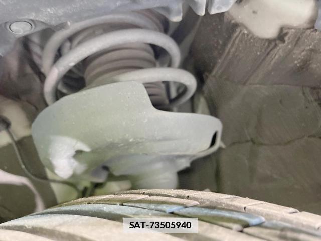 Toyota PRIUS 2022-07 7913779-19