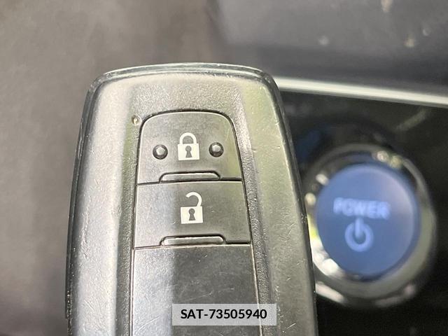 Toyota PRIUS 2022-07 7913779-6