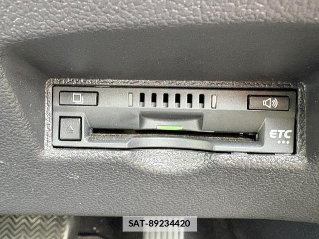 Toyota PRIUS 2017-10 7914544-13