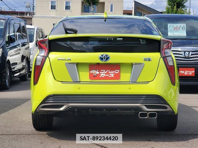 Toyota PRIUS 2017-10 7914544-6