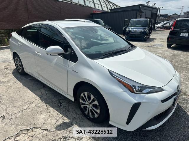 Toyota PRIUS 2019-03 7915166-14