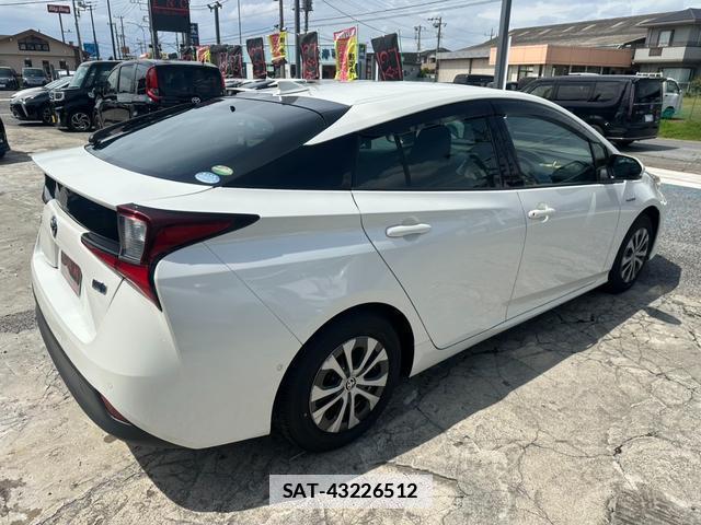 Toyota PRIUS 2019-03 7915166-16