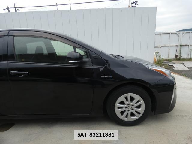 Toyota PRIUS 2018 7915285-12