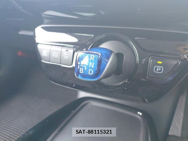 Toyota PRIUS 2019-07 7916658-11