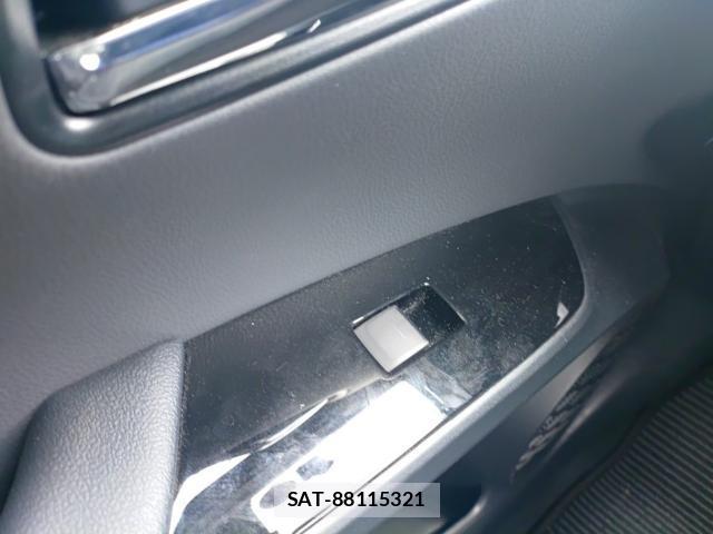 Toyota PRIUS 2019-07 7916658-12
