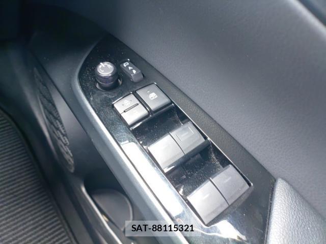 Toyota PRIUS 2019-07 7916658-13