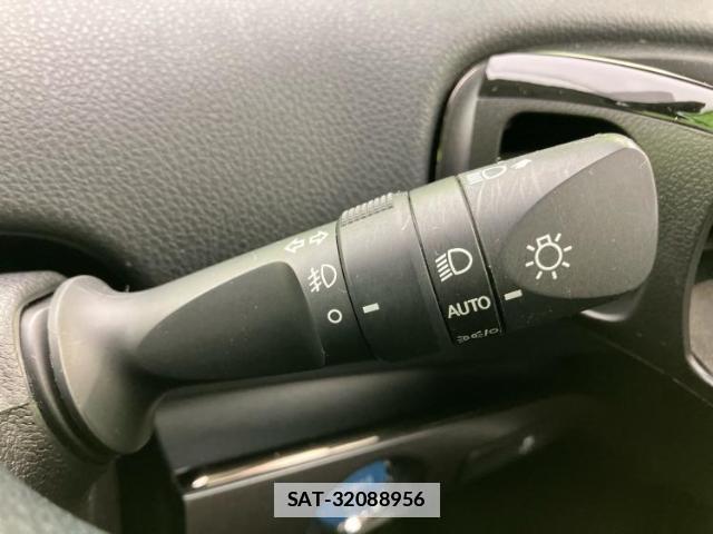 Toyota PRIUS 2022-10 7916805-14