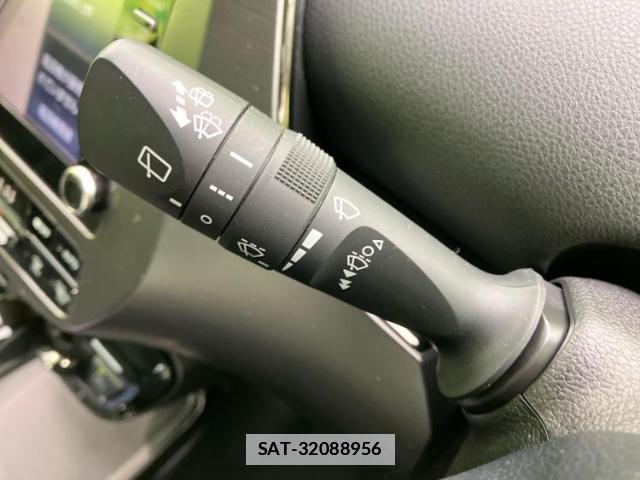 Toyota PRIUS 2022-10 7916805-15
