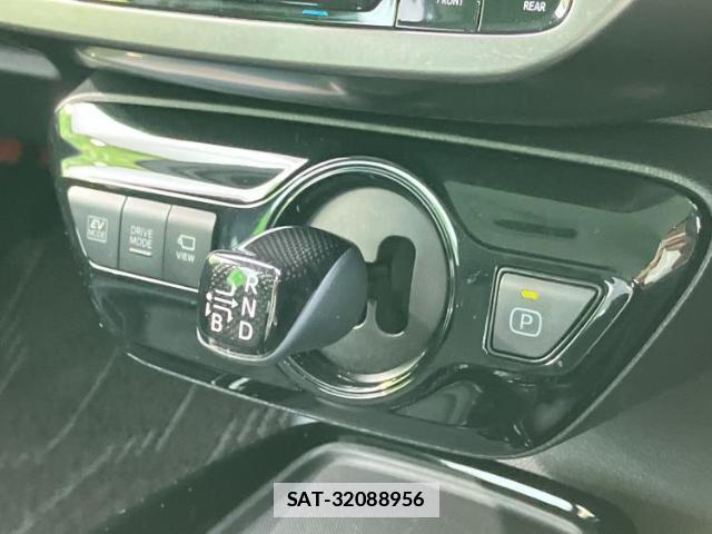 Toyota PRIUS 2022-10 7916805-16