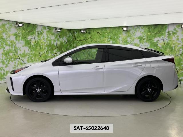 Toyota PRIUS 2022-04 7916855-1