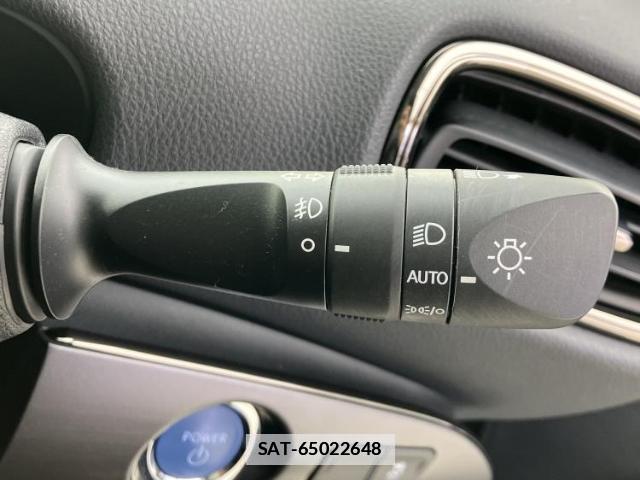 Toyota PRIUS 2022-04 7916855-14