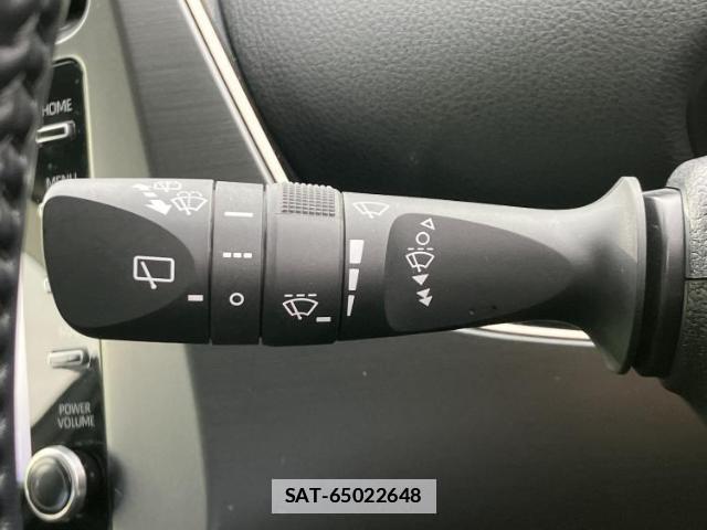 Toyota PRIUS 2022-04 7916855-15