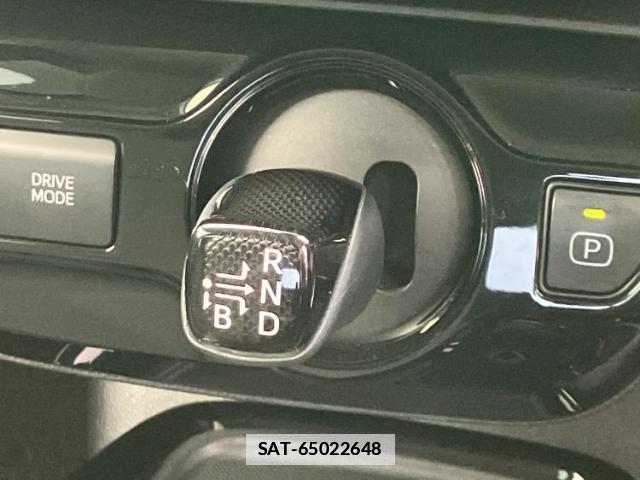 Toyota PRIUS 2022-04 7916855-16