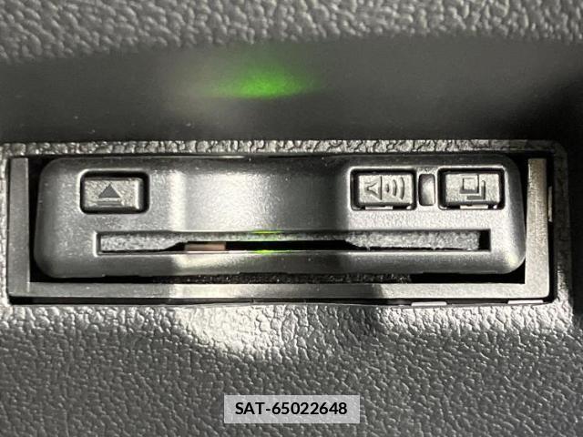 Toyota PRIUS 2022-04 7916855-17