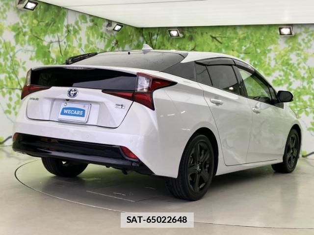 Toyota PRIUS 2022-04 7916855-2