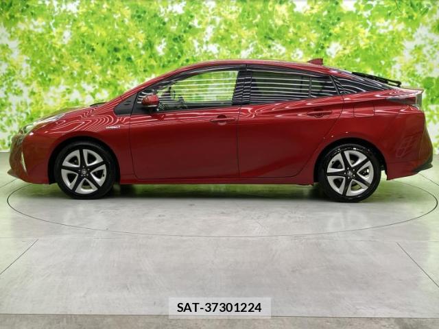 Toyota PRIUS 2017-06 7916981-1
