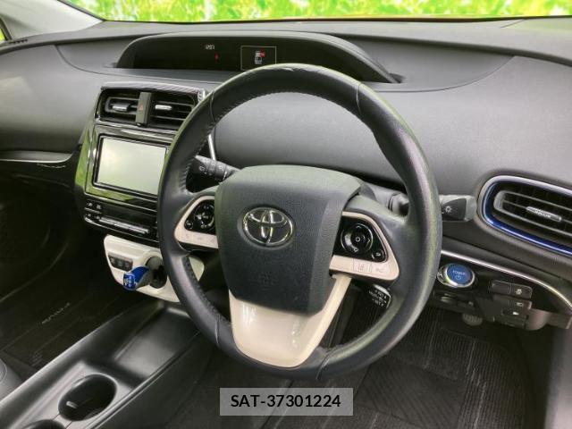 Toyota PRIUS 2017-06 7916981-14