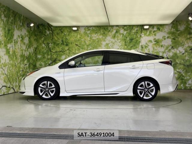 Toyota PRIUS 2017-09 7917077-1