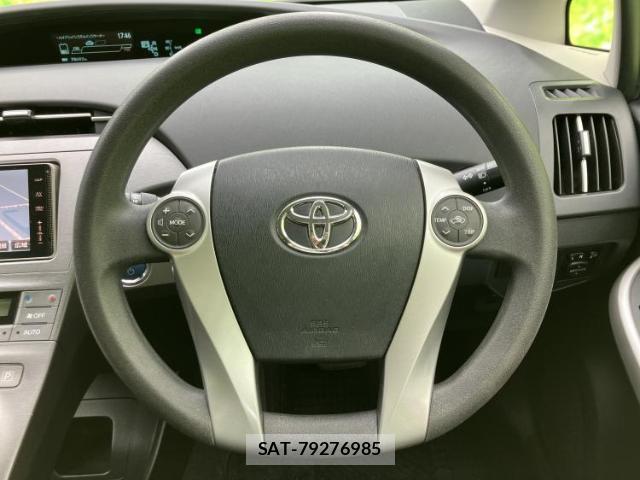 Toyota PRIUS 2013-07 7917098-14