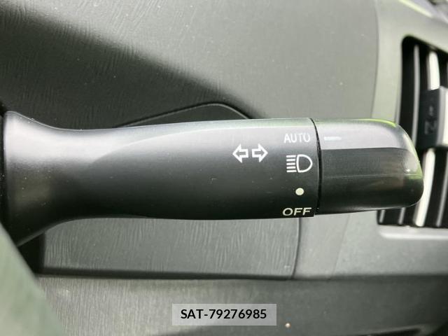 Toyota PRIUS 2013-07 7917098-15