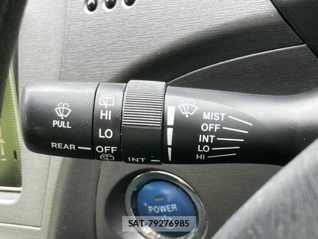 Toyota PRIUS 2013-07 7917098-16