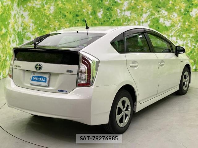 Toyota PRIUS 2013-07 7917098-2