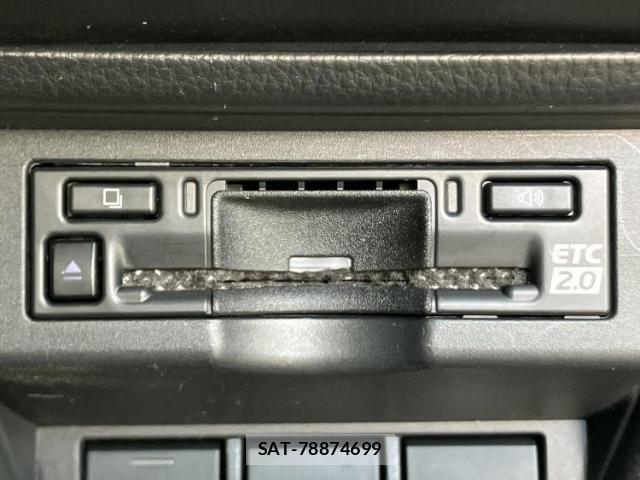Toyota PRIUS 2023-06 7917233-17