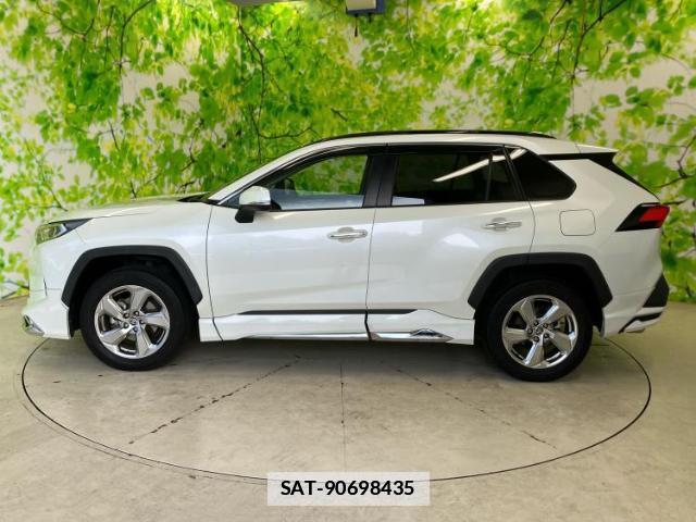Toyota RAV4 2021-04 7915746-1