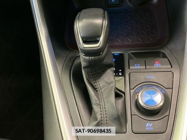 Toyota RAV4 2021-04 7915746-16