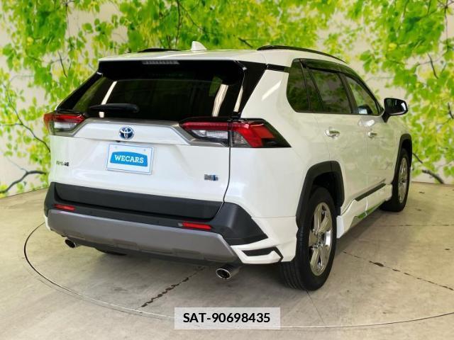 Toyota RAV4 2021-04 7915746-2