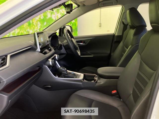 Toyota RAV4 2021-04 7915746-5