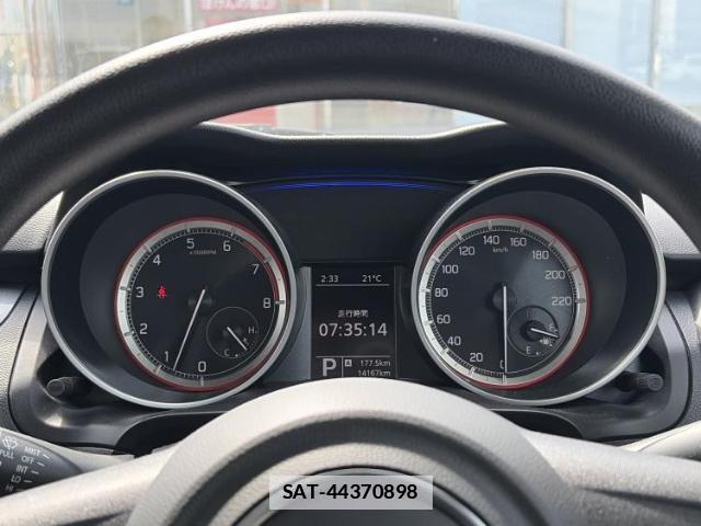 Suzuki SWIFT 2019-06 7913704-11
