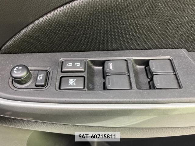 Suzuki SWIFT 2018-03 7916989-17
