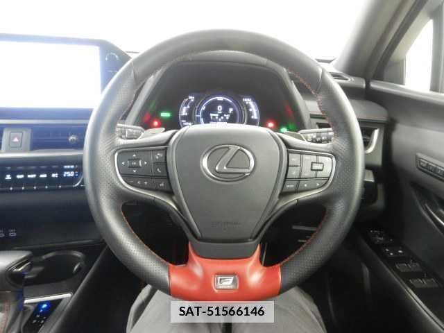 Lexus UX 2023-08 7915490-7