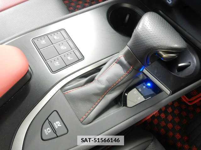 Lexus UX 2023-08 7915490-9