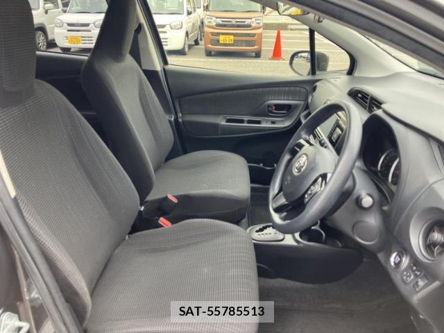 Toyota VITZ 2017-08 7916304-3