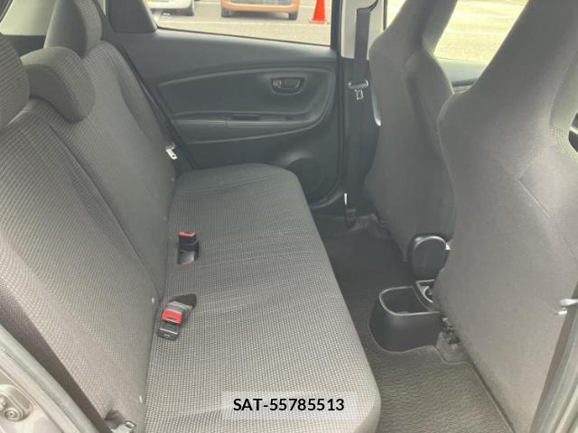 Toyota VITZ 2017-08 7916304-4