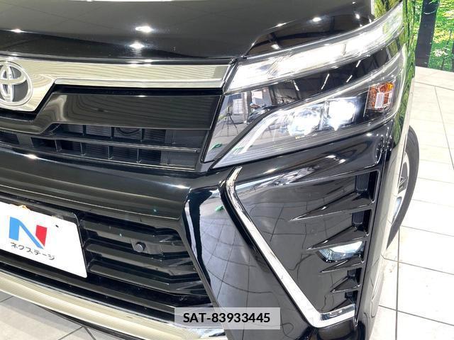 Toyota VOXY 2021-08 7912758-13