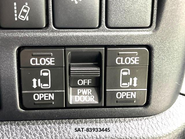Toyota VOXY 2021-08 7912758-2