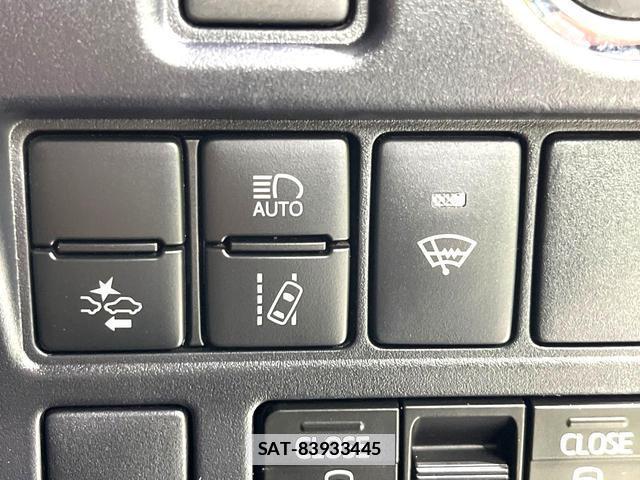 Toyota VOXY 2021-08 7912758-7