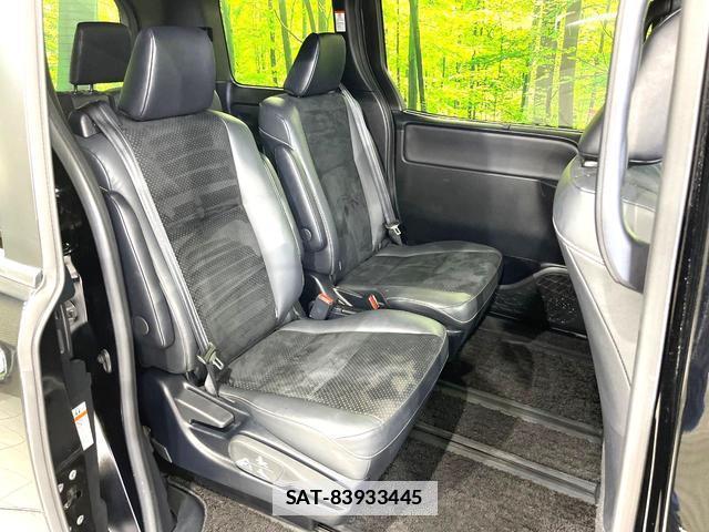 Toyota VOXY 2021-08 7912758-9