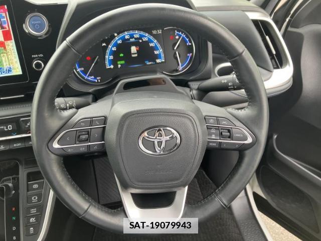 Toyota VOXY 2023-05 7913004-14