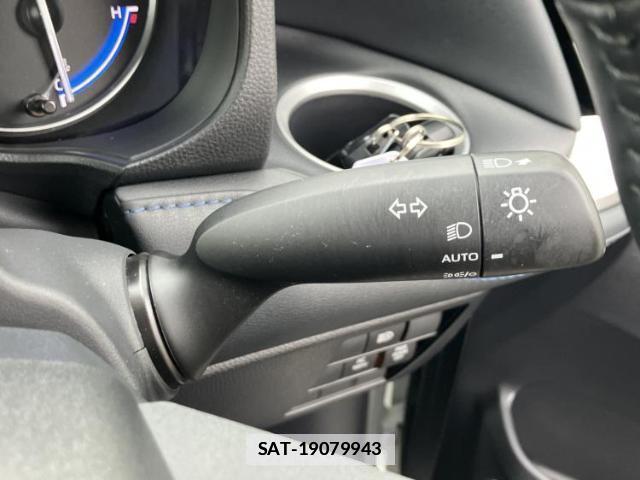 Toyota VOXY 2023-05 7913004-16