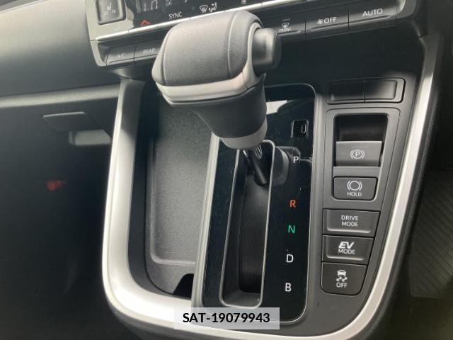 Toyota VOXY 2023-05 7913004-17