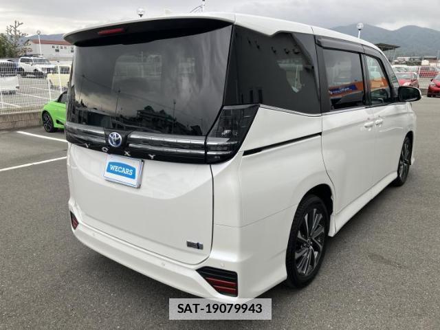 Toyota VOXY 2023-05 7913004-2