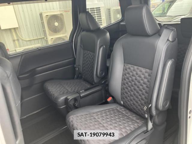 Toyota VOXY 2023-05 7913004-7